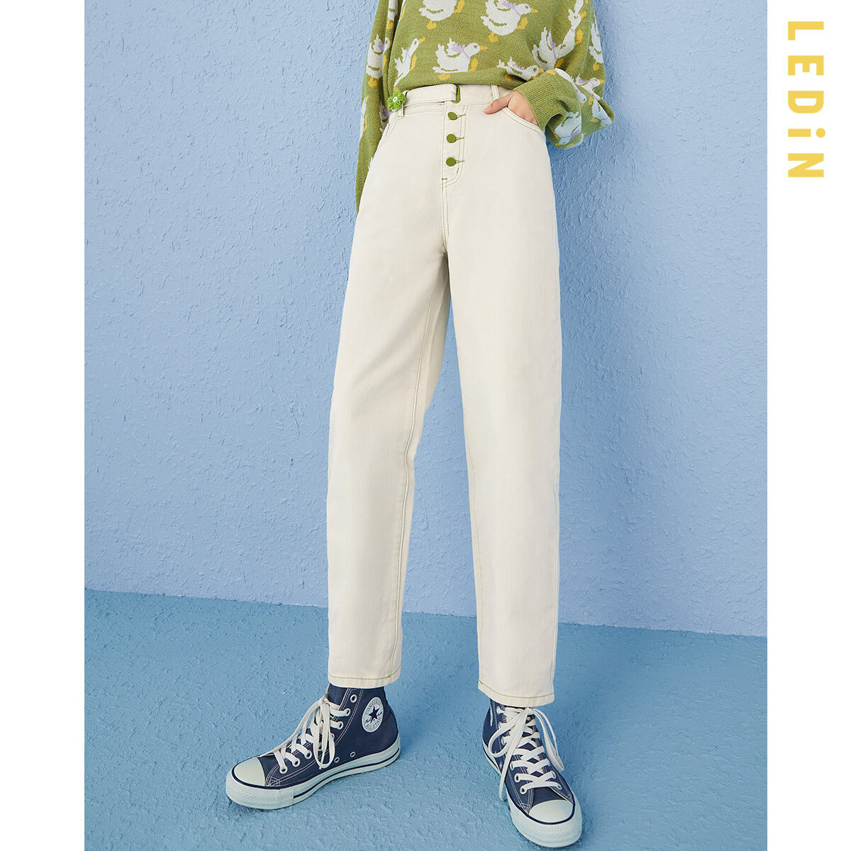 กางเกงยีนส์ผู้หญิงทรงตรงฤดูใบไม้ผลิปี 2021 กางเกงยีนส์ผู้หญิงลายดอกไม้เด็กใหม่ทรงหลวม